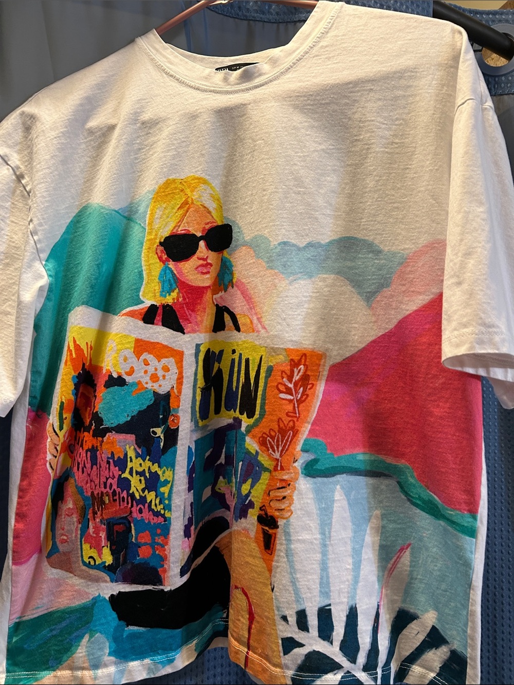 Zara White Graphic Tee with Multicolor Beach Illustration